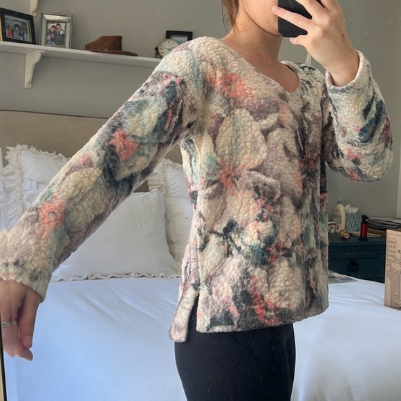 ✨ La Vi / Anthropologie Fuzzy Multicolored Sweater/Top - Picture 3 of 3